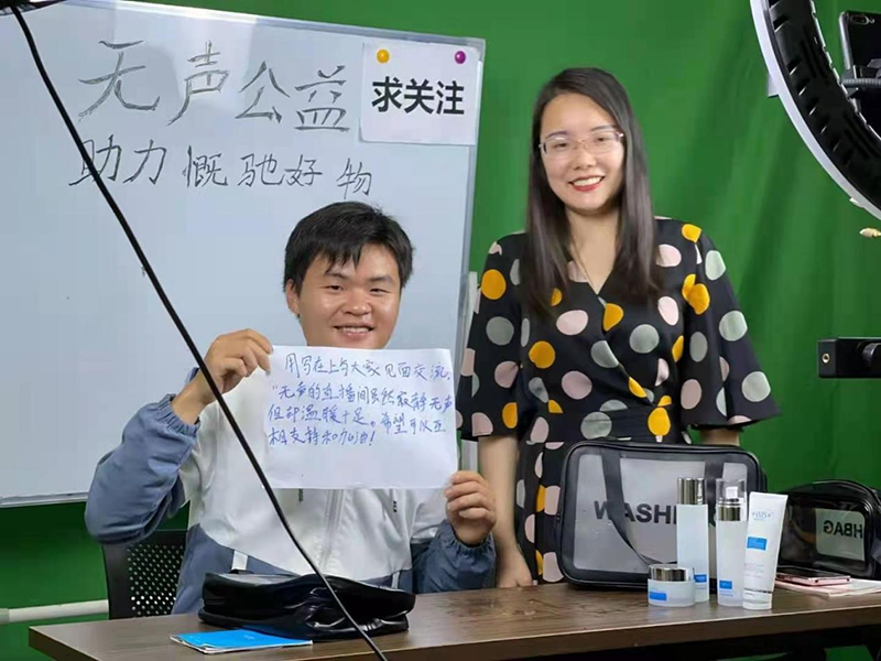 2021年章贡区第17期SYB创业培训班学员 刘静（左） 吴晨霞（右）